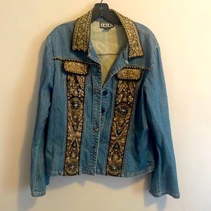 Jean jacket with fine detail